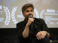 42 A Revolution on Canvas