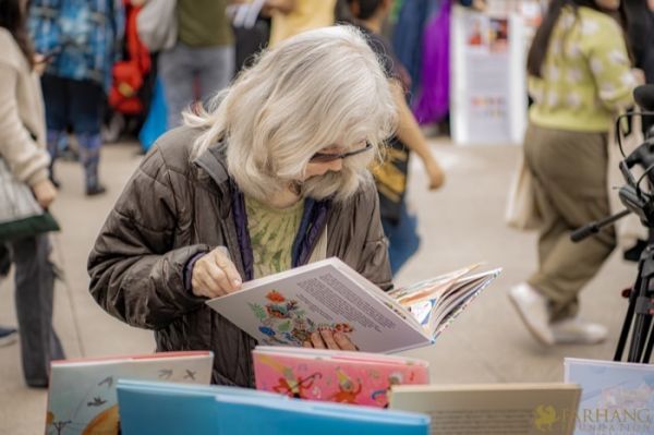 008 Iran Through Books 2024