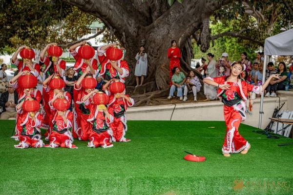 032 Festival Beverly Hills
