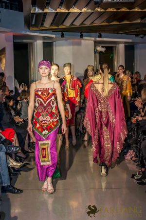 shahla dorriz iranian cultural runway 058